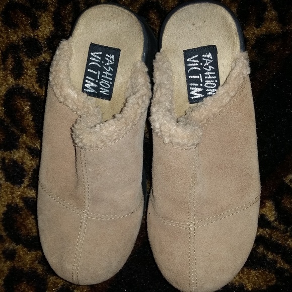 Fashion Victim Soft Leather Clogs- NWOT-Size 6 - Picture 2 of 4